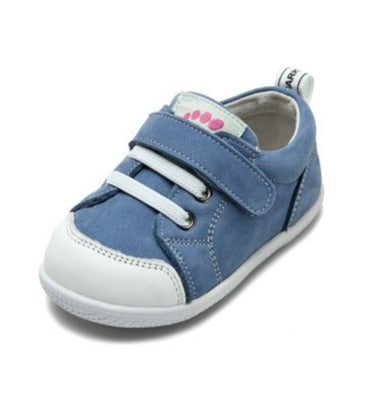 deportivo azul para niños en marcha estable flexibilidad y comodidad en los pies de tu hijo