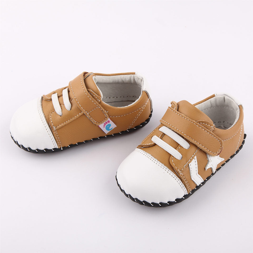 Zapatos infantiles respetuosos primeros pasos modelo Star mostaza