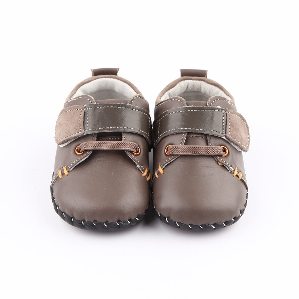 Zapatos respetuosos para bebés modelo Peter marrón