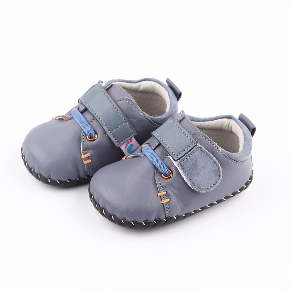 Zapatos infantiles respetuosos primeros pasos modelo Peter azul