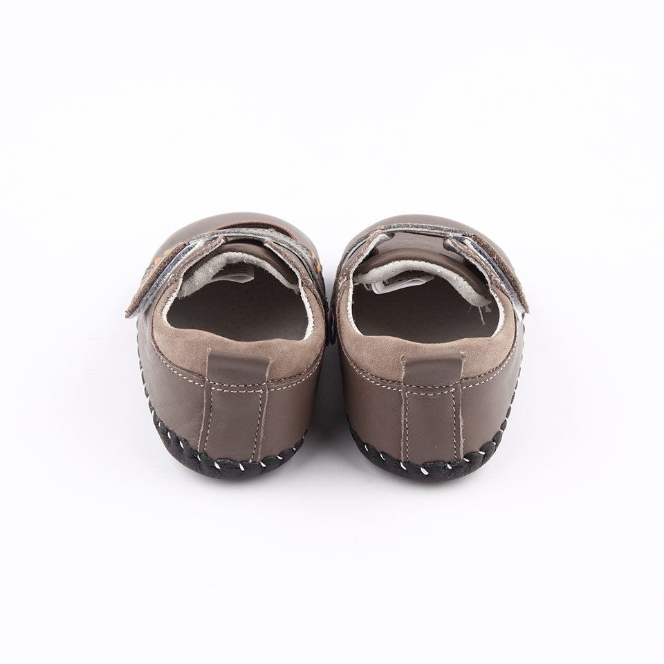 Zapatos gateo y primeros pasos para bebés modelo Peter marrón